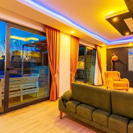 Yagmur Uezuemlue Βίλα