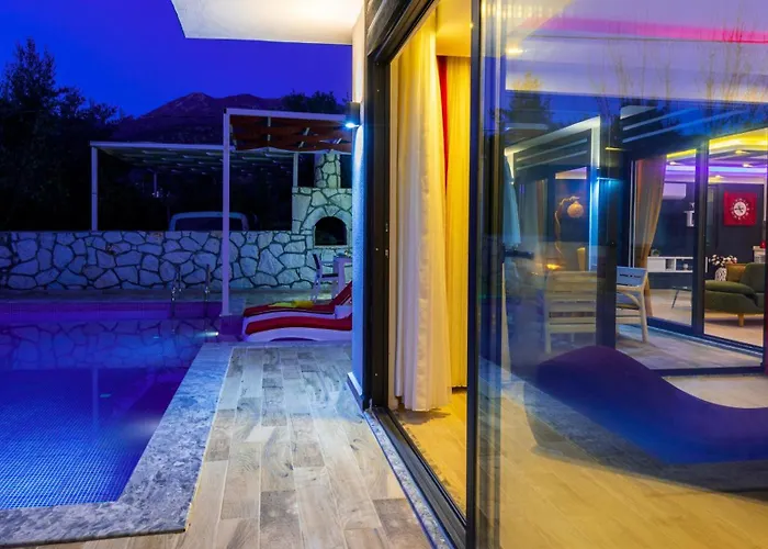 Yagmur Uezuemlue * Κας