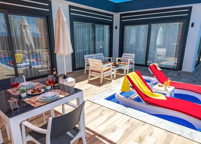 Yagmur Uezuemlue Βίλα