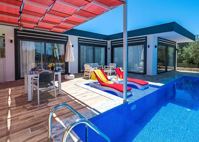 Yagmur Uezuemlue * Κας