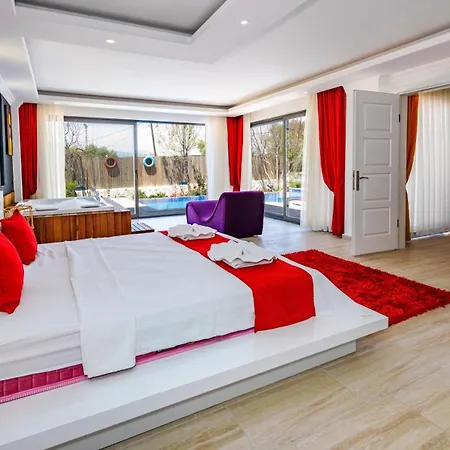 Yagmur Uezuemlue Каш