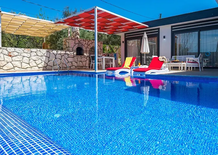 Yagmur Uezuemlue Villa *